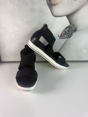 Time and Tru Black Platform Sandals with White Trim